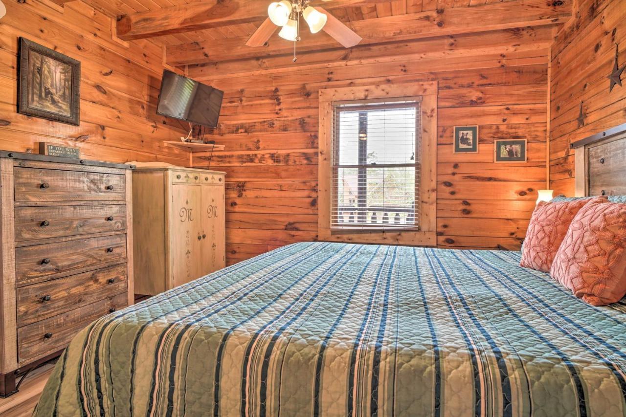 Mountain Pool Lodge Sevierville Cabin With Hot Tub พิเจนฟอร์จ ภายนอก รูปภาพ