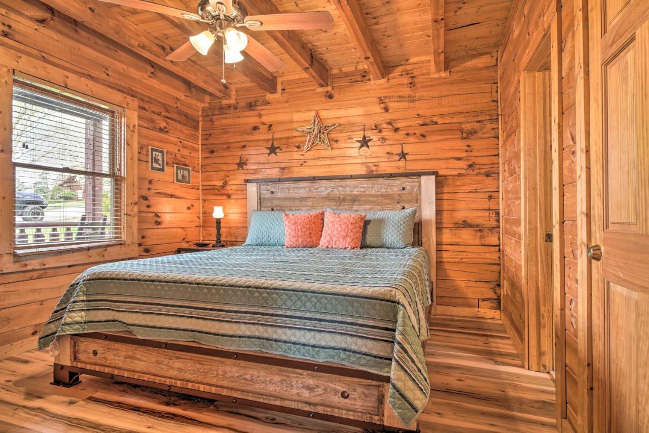 Mountain Pool Lodge Sevierville Cabin With Hot Tub พิเจนฟอร์จ ภายนอก รูปภาพ