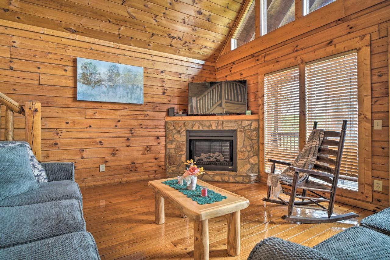 Mountain Pool Lodge Sevierville Cabin With Hot Tub พิเจนฟอร์จ ภายนอก รูปภาพ