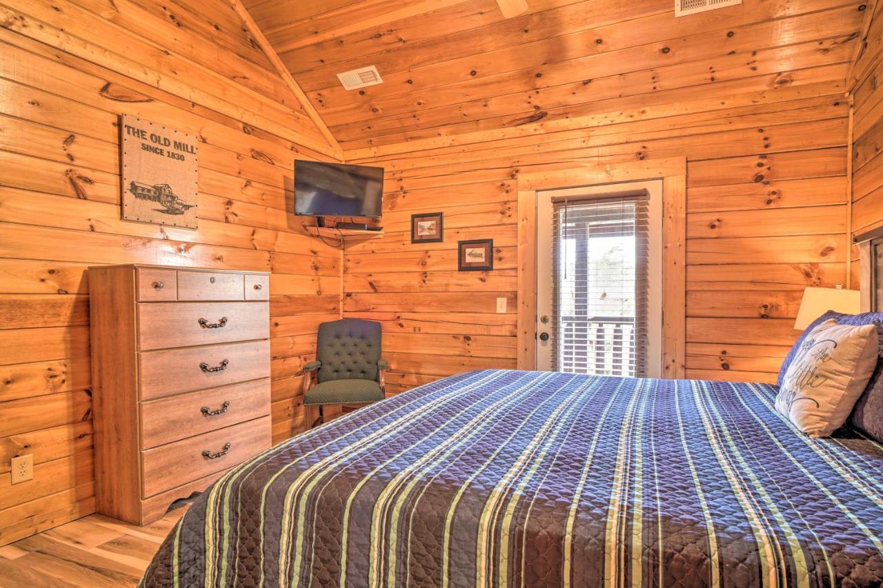 Mountain Pool Lodge Sevierville Cabin With Hot Tub พิเจนฟอร์จ ภายนอก รูปภาพ