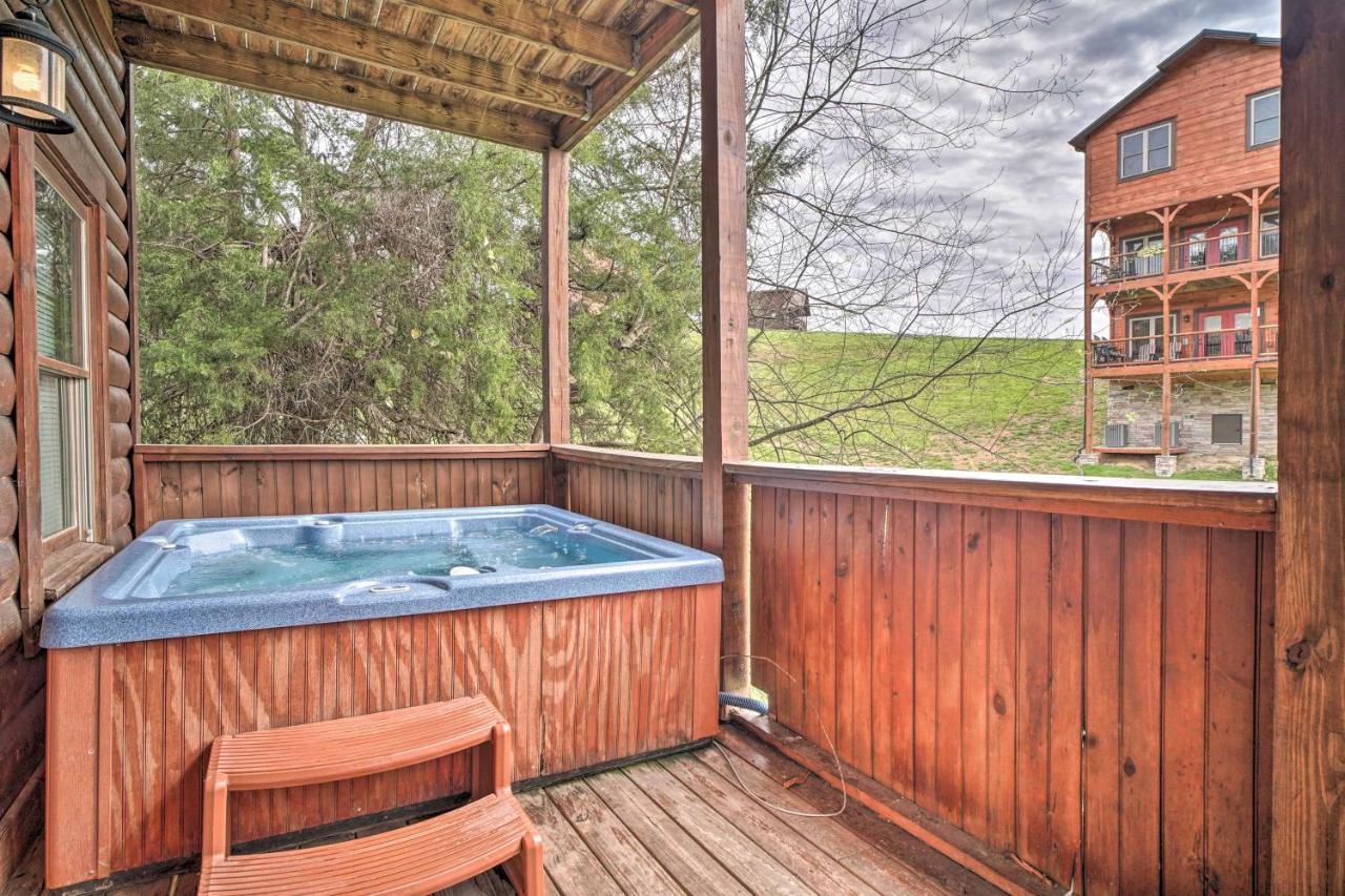Mountain Pool Lodge Sevierville Cabin With Hot Tub พิเจนฟอร์จ ภายนอก รูปภาพ